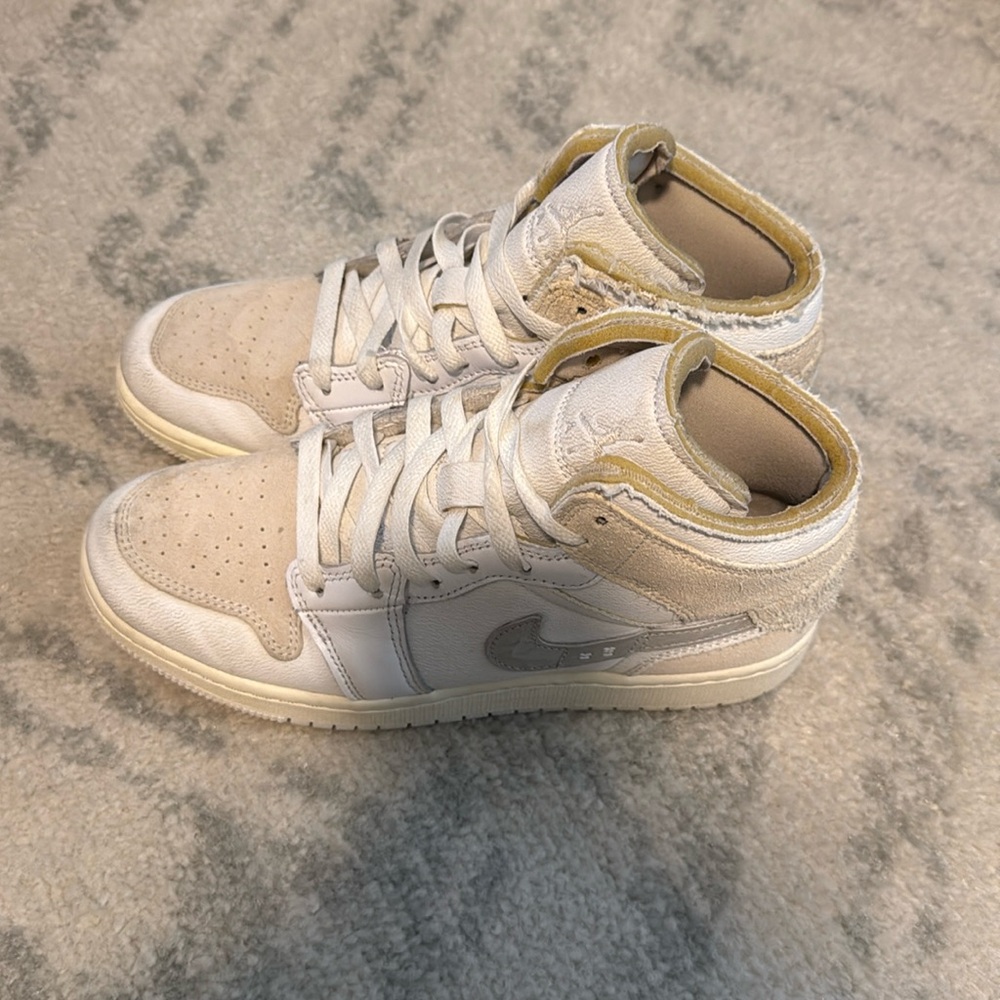 Girls Jordan’s size 6Y